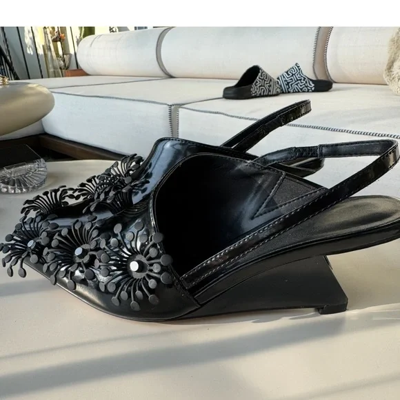 Adorable black patent leather 3D floral heels size 7 - Picture 7 of 8